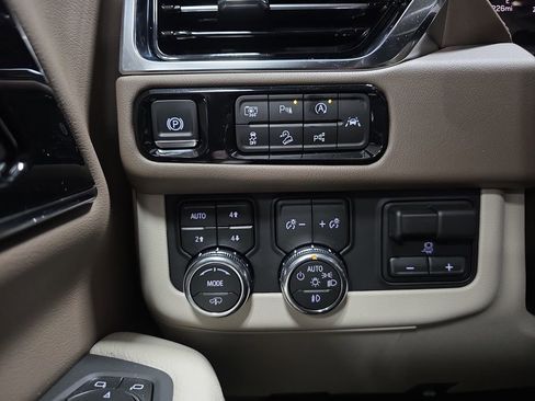 Used 2026 GMC Yukon XL Denali w/ Denali Reserve Package image 31