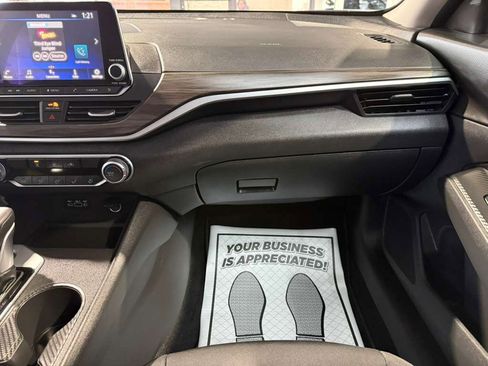 Used 2025 Nissan Altima 2.5 SV image 20