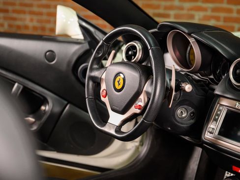Used 2014 Ferrari California RWD image 38