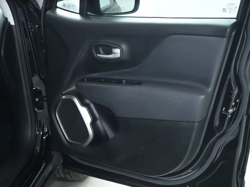 Used 2023 Jeep Renegade Limited image 32