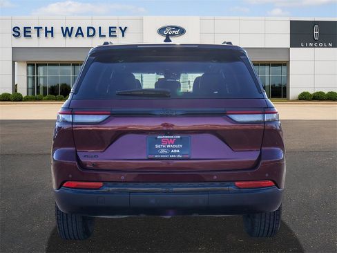 Used 2024 Jeep Grand Cherokee Altitude image 6