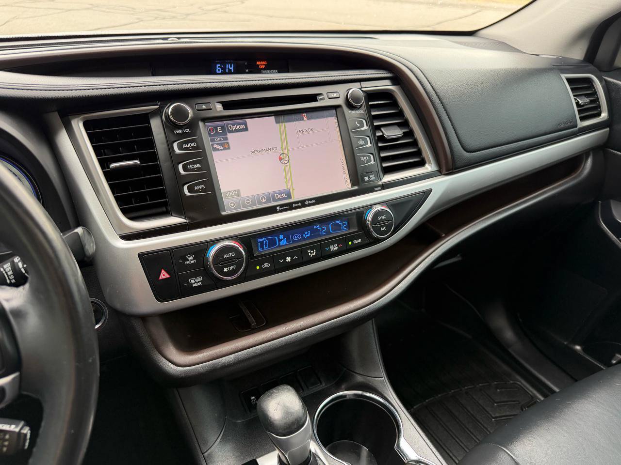 Used 2019 Toyota Highlander XLE FWD image 16