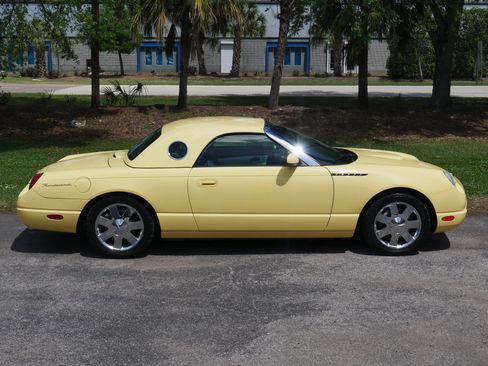 Used 2002 Ford Thunderbird image 31