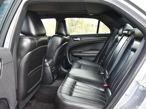 Used 2018 Chrysler 300 S w/ 300S Premium Group RWD image 24
