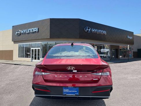 Certified 2025 Hyundai Elantra Hybrid FWD image 6