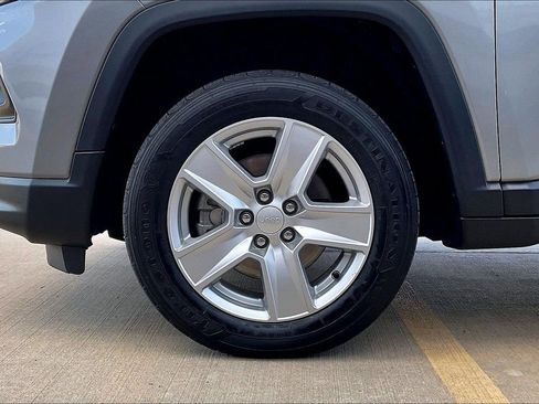 Used 2022 Jeep Compass Latitude w/ Sun and Sound Group image 9