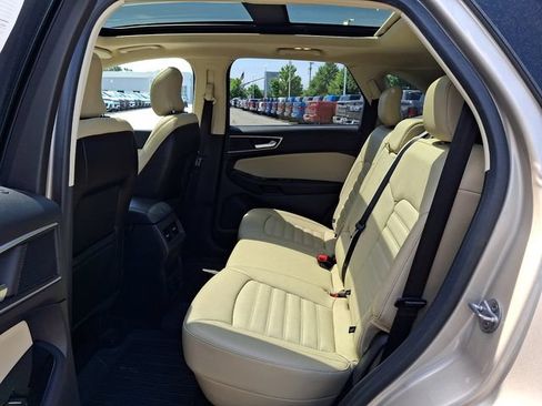 Used 2017 Ford Edge SEL w/ Equipment Group 201A AWD/4WD image 10