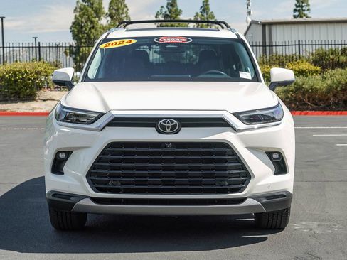 Certified 2024 Toyota Grand Highlander AWD image 2