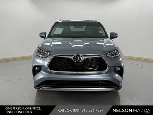Used 2021 Toyota Highlander Platinum AWD/4WD image 2