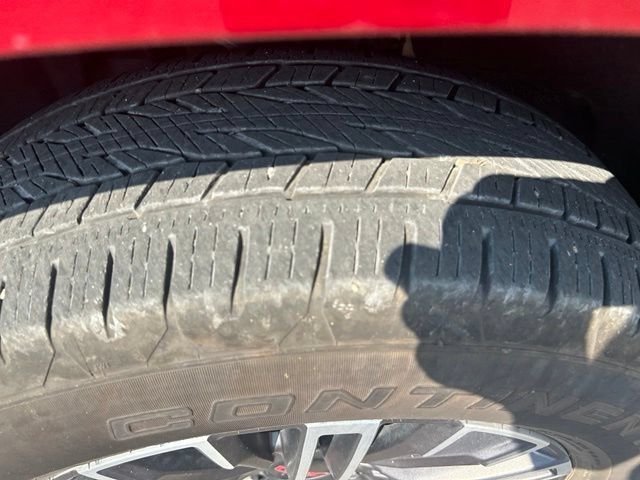 Used 2025 GMC Yukon Elevation AWD/4WD image 13