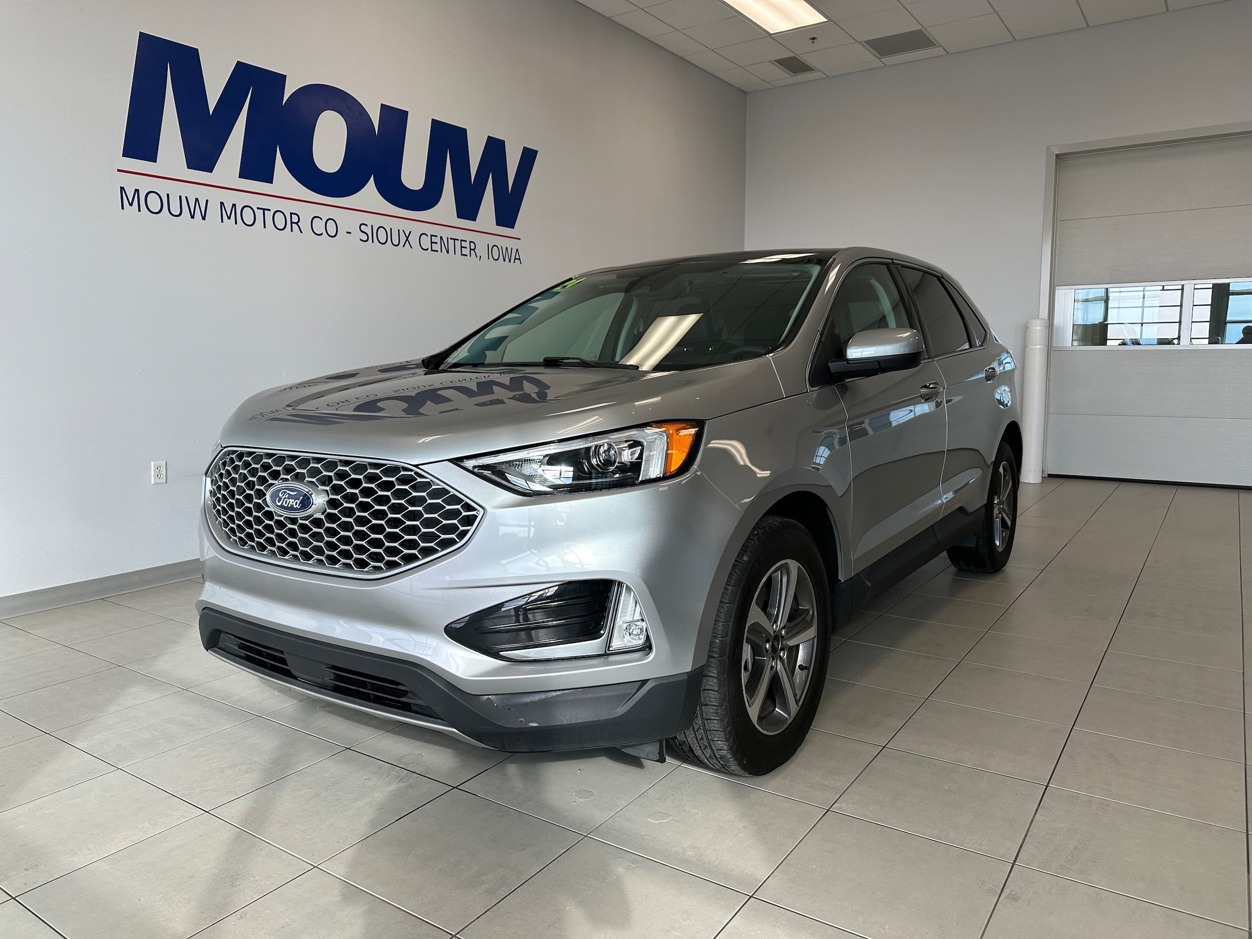 Used 2024 Ford Edge SEL w/ Convenience Package AWD/4WD image 2