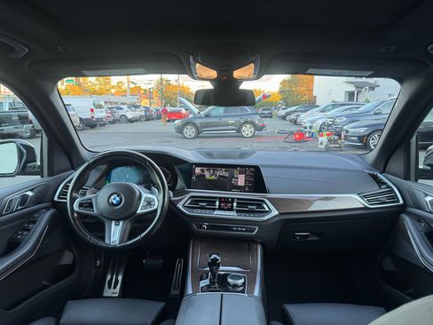 Used 2022 BMW X5 xDrive40i w/ M Sport Package image 10