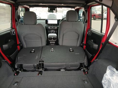 New 2026 Jeep Wrangler Unlimited Sport w/ Convenience Group image 31