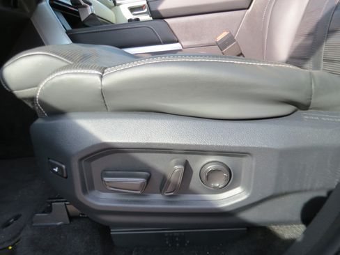 Used 2025 Toyota Sequoia Capstone AWD/4WD image 16