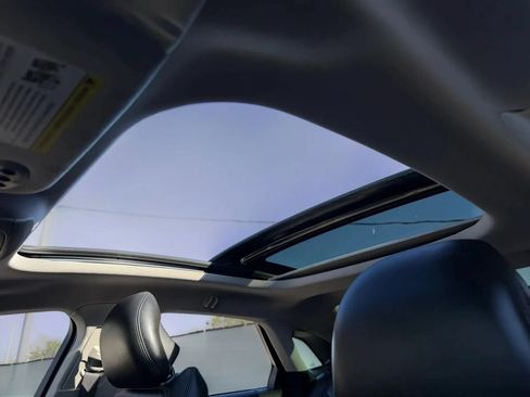 Used 2014 Lincoln MKZ FWD image 16