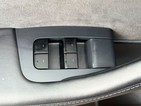 Used 2021 Tesla Model Y Long Range AWD/4WD image 15