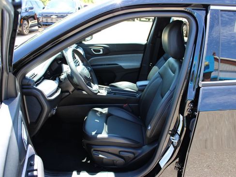 Used 2025 Jeep Compass Latitude AWD/4WD image 9