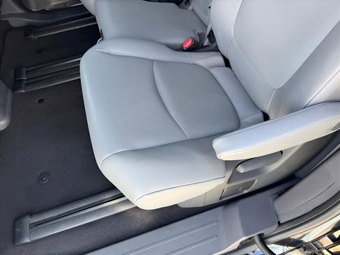 Used 2024 Toyota Sienna XLE image 10