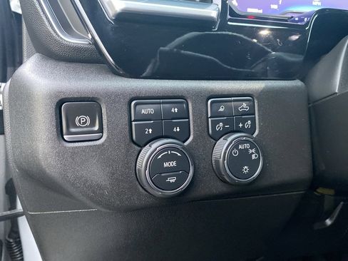 Used 2022 Chevrolet Silverado 1500 LT image 24