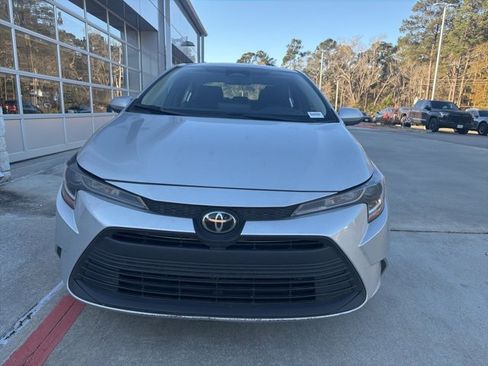 Used 2024 Toyota Corolla LE image 2