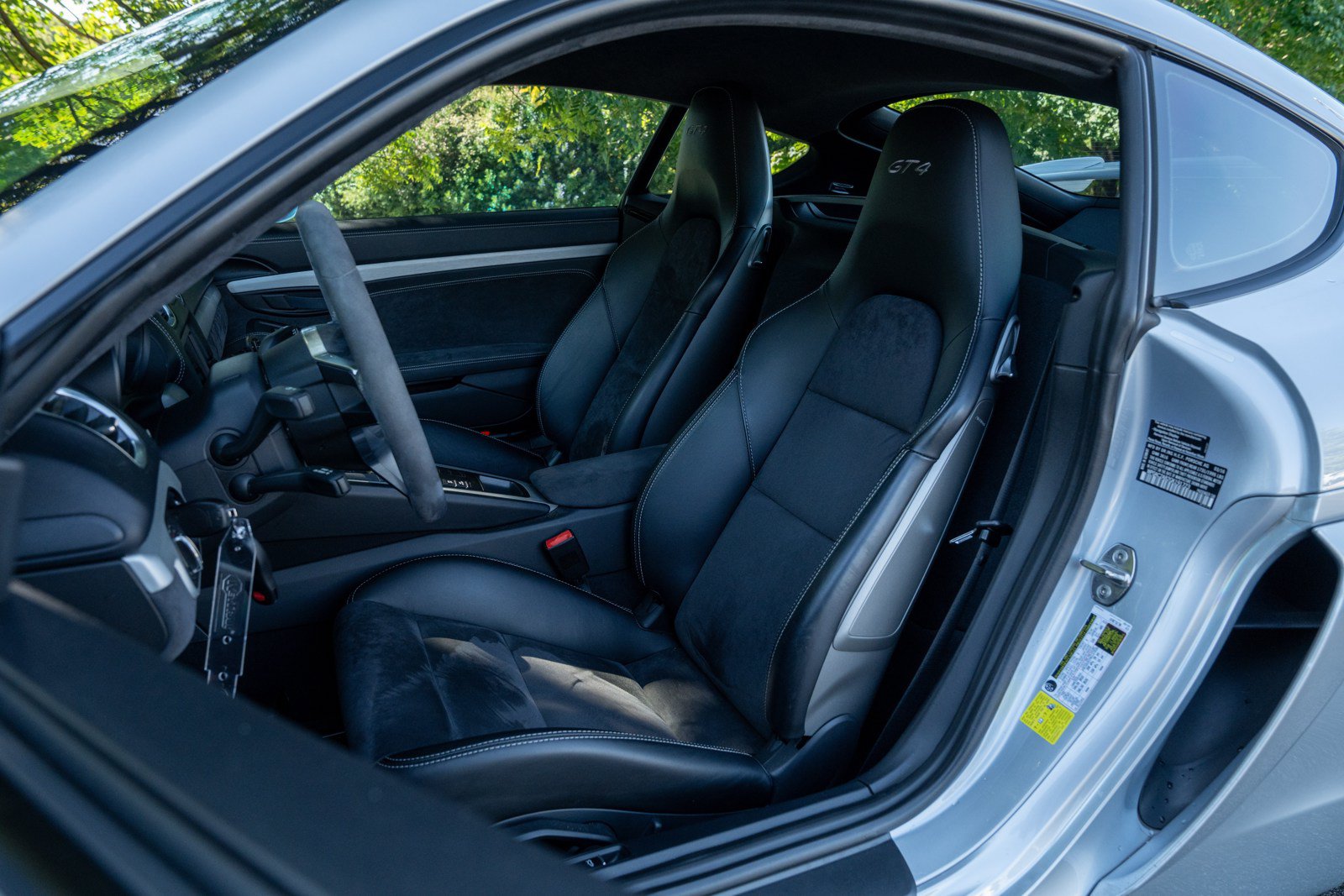 Certified 2016 Porsche Cayman GT4 RWD image 5