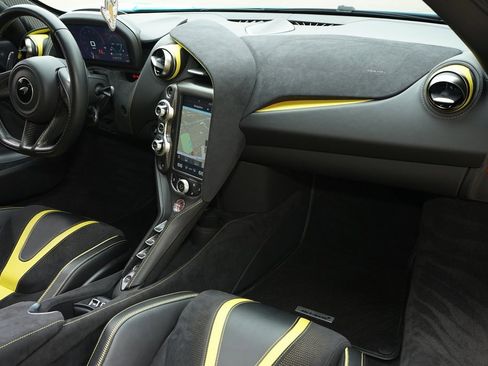 Used 2022 McLaren 720S Spider image 18