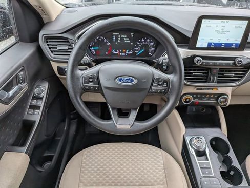Used 2020 Ford Escape SE image 16