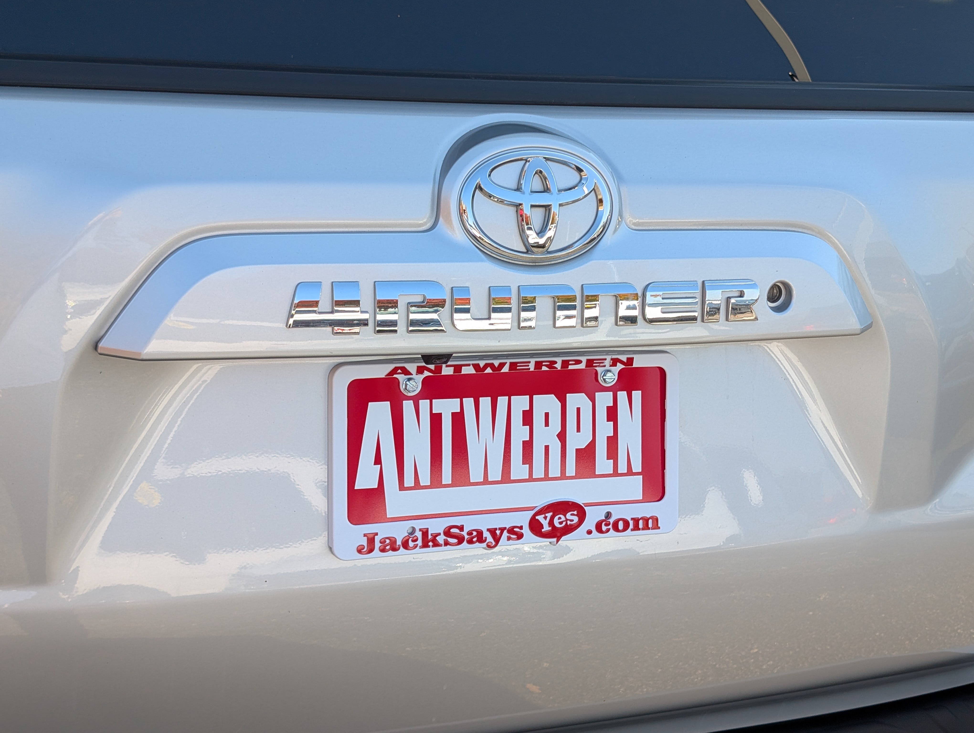Used 2018 Toyota 4Runner SR5 AWD/4WD image 9