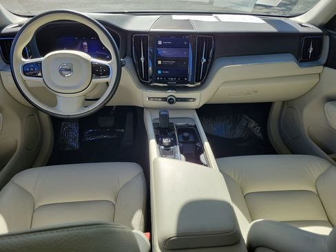 Used 2023 Volvo XC60 B5 Plus image 19