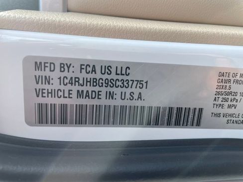 New 2025 Jeep Grand Cherokee Limited w/ Black Appearance Package image 22