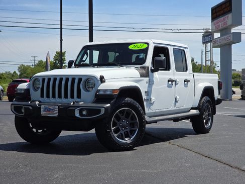 Used 2021 Jeep Gladiator Overland AWD/4WD image 2