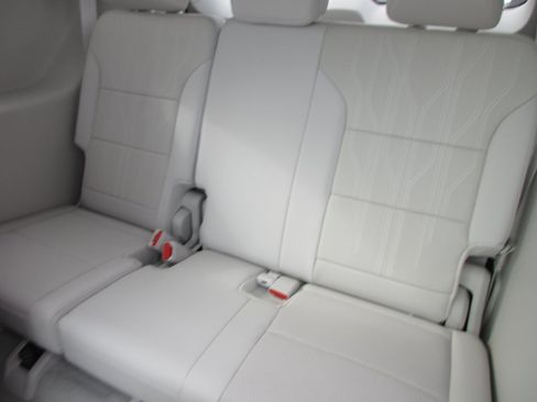 New 2026 Buick Enclave Avenir image 15