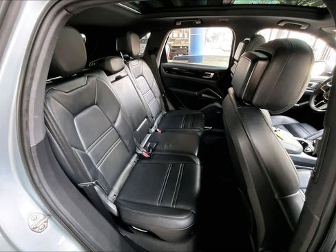 Used 2021 Porsche Cayenne image 21
