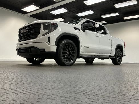 Used 2022 GMC Sierra 1500 Elevation AWD/4WD image 2