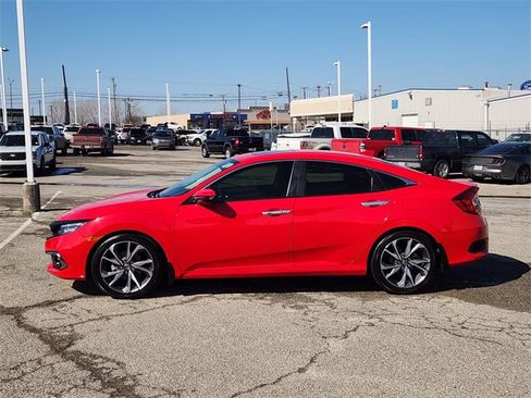 Used 2019 Honda Civic Touring image 4