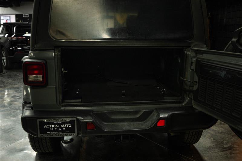 Used 2023 Jeep Wrangler Unlimited Sahara w/ Cold Weather Group AWD/4WD image 7
