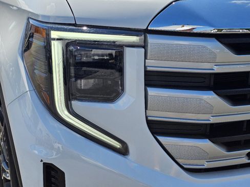 Used 2024 GMC Sierra 1500 SLE image 9