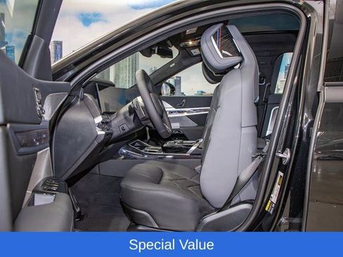 Used 2025 BMW 750e xDrive w/ Executive Package AWD/4WD image 21