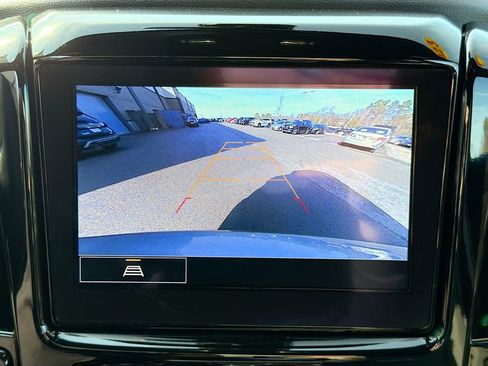 Used 2023 Chevrolet Traverse LT image 35