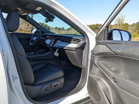 New 2026 Jeep Cherokee Laredo image 38