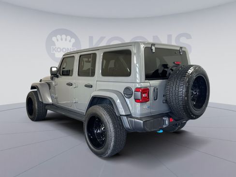 Used 2022 Jeep Wrangler Unlimited Sahara w/ Cold Weather Group AWD/4WD image 4