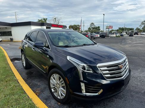 Used 2017 Cadillac XT5 Premium Luxury FWD image 3