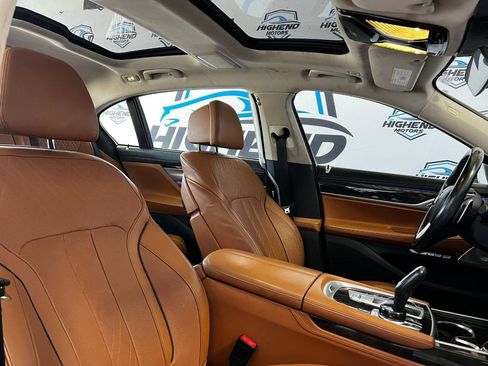 Used 2018 BMW 750i xDrive image 28