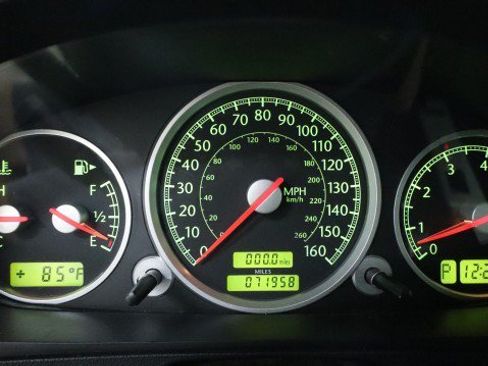 Used 2005 Chrysler Crossfire Limited RWD image 16