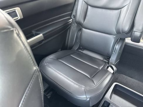 Used 2021 Ford Explorer XLT w/ Equipment Group 202A AWD/4WD image 13