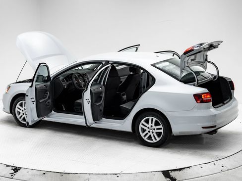 Used 2017 Volkswagen Jetta S w/ Jetta S Cold Weather Package FWD image 33