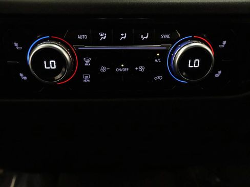 Used 2024 GMC Sierra 1500 SLT AWD/4WD image 11