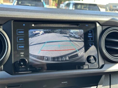 Used 2019 Toyota Tacoma TRD Sport image 4