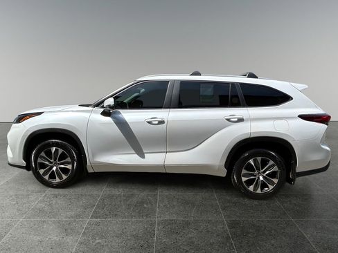 Used 2023 Toyota Highlander XLE AWD/4WD image 6