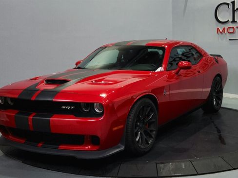 Used 2016 Dodge Challenger SRT Hellcat RWD image 4